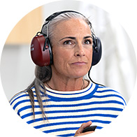 Web2-LYE24-Imgspot-Caravan-HearingTest-Woman-196